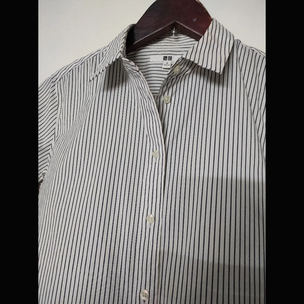 Uniqlo Stripe Shirt 🤍 - Picture 9 of 10